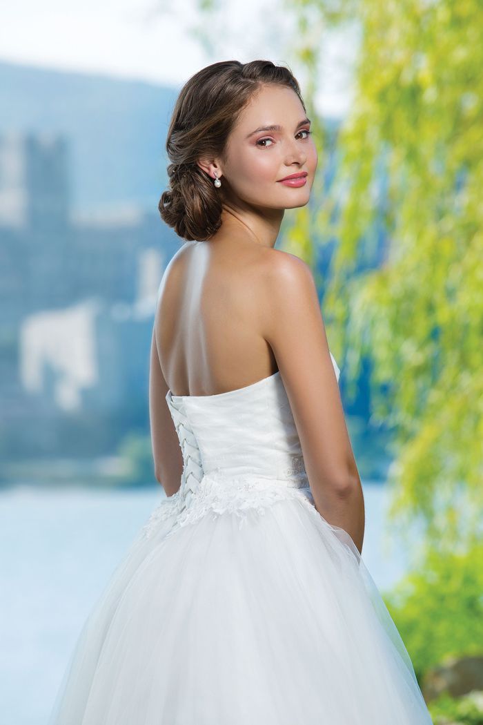 EMBROIDERED SEMI-SWEETHEART BODICE_G1792