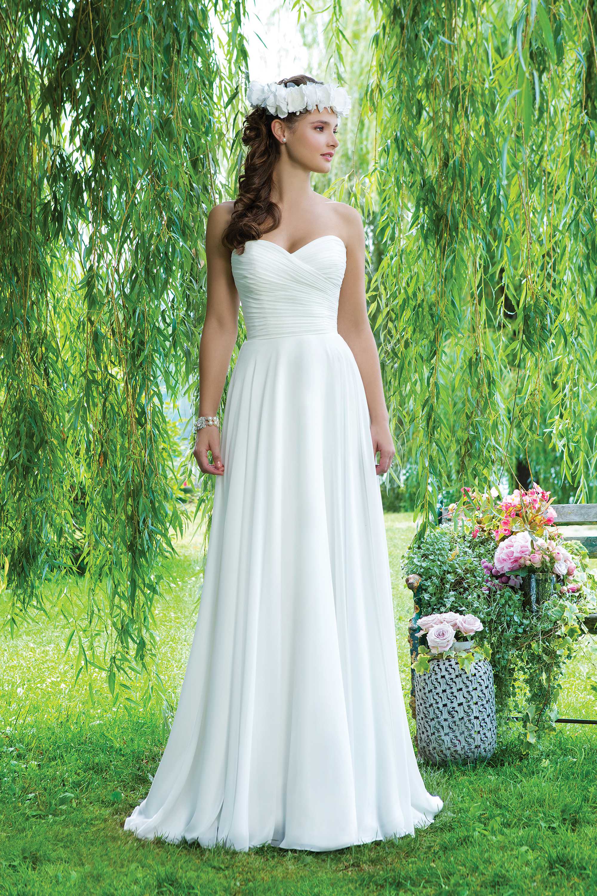 Chic A-line Wedding Dress Elegant Sweetheart Neckline Exposed Back