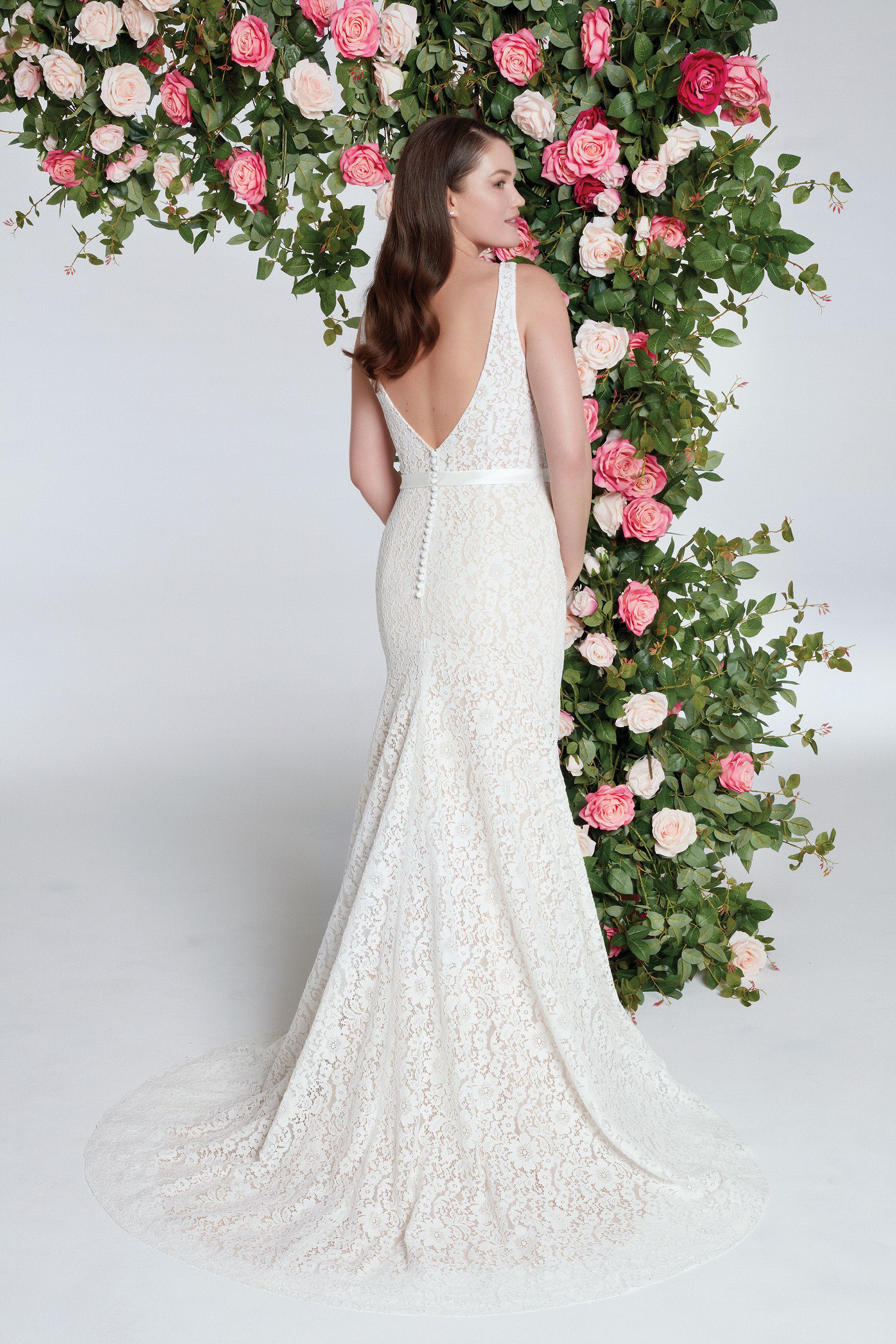 26167 Sweetheart Neck Strappy Back Fitted Gown
